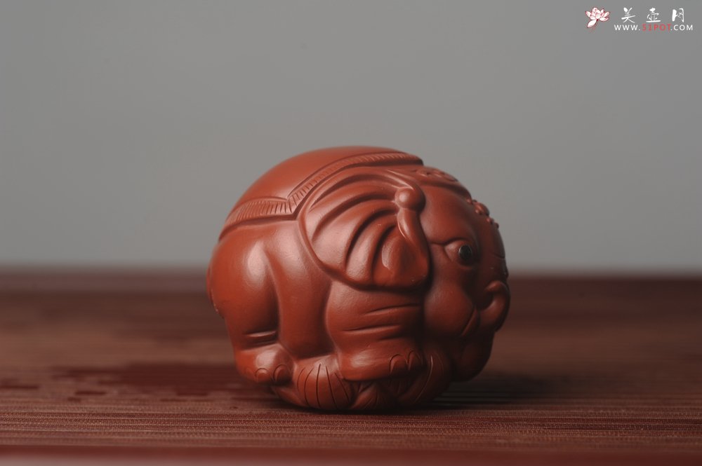 紫砂壶图片：美宠特惠 精致大红袍朱泥太平有象 长8cm高7cm宽7cm - 美壶网
