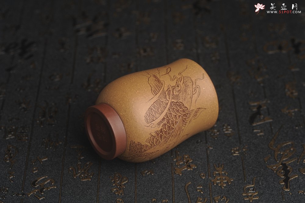 紫砂壶图片：美杯特惠 精品好泥好工好刻雅致特厚实鱼跃主人杯二式 茶人醉爱 - 美壶网