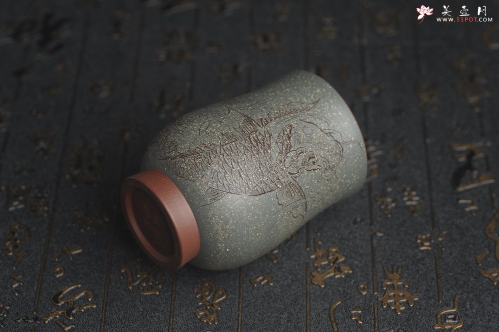 紫砂壶图片：美杯国庆特惠 精品好泥好工好刻雅致特厚实鱼跃主人杯 茶人醉爱 - 美壶网