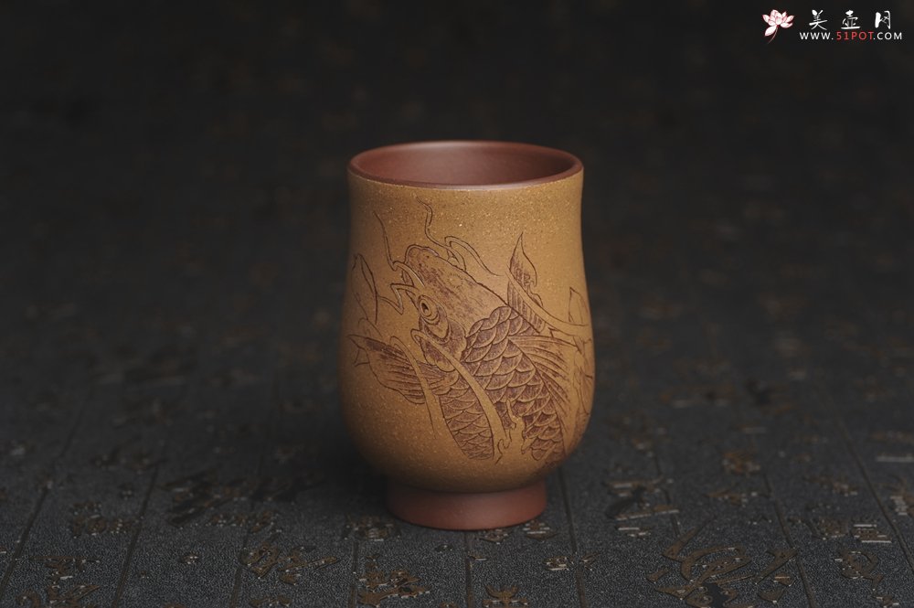 紫砂壶图片：美杯特惠 精品好泥好工好刻雅致特厚实鱼跃主人杯二式 茶人醉爱 - 美壶网