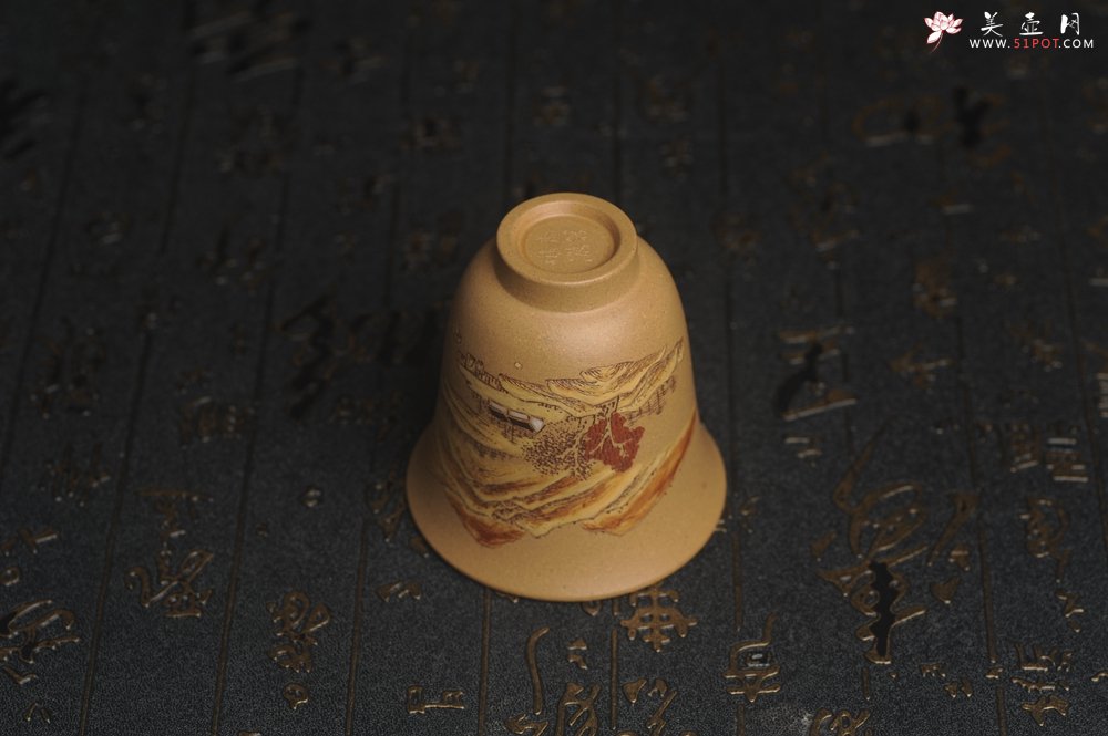 紫砂壶图片：美杯国庆特惠 精品好泥好工好刻雅致泥绘山水主人杯 茶人醉爱 - 美壶网