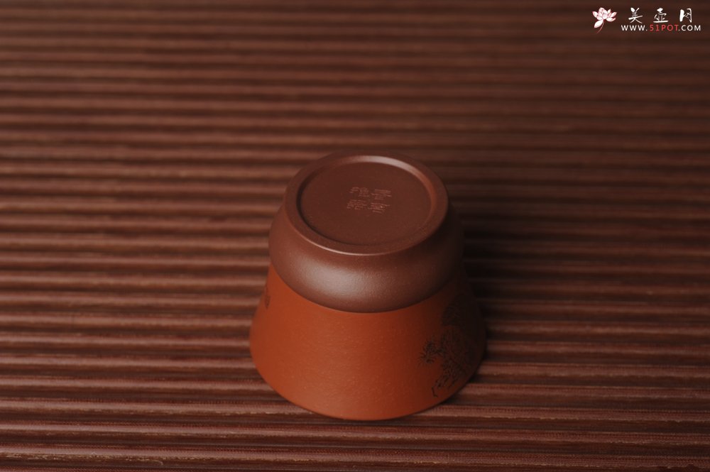 紫砂壶图片：美杯国庆特惠 精品好泥好工好刻雅致特厚实松鼠主人杯 - 美壶网