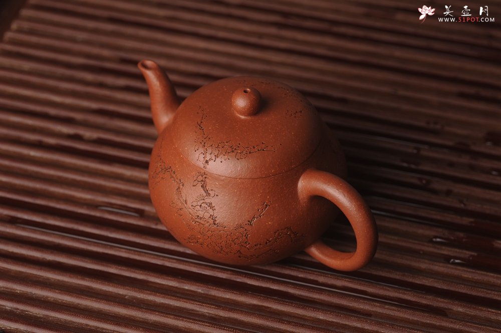 紫砂壶图片：潜力股周小培原创全手工缘德壶 通转梅花 特文气 - 美壶网