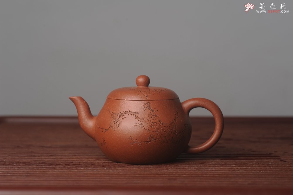 紫砂壶图片：潜力股周小培原创全手工缘德壶 通转梅花 特文气 - 美壶网