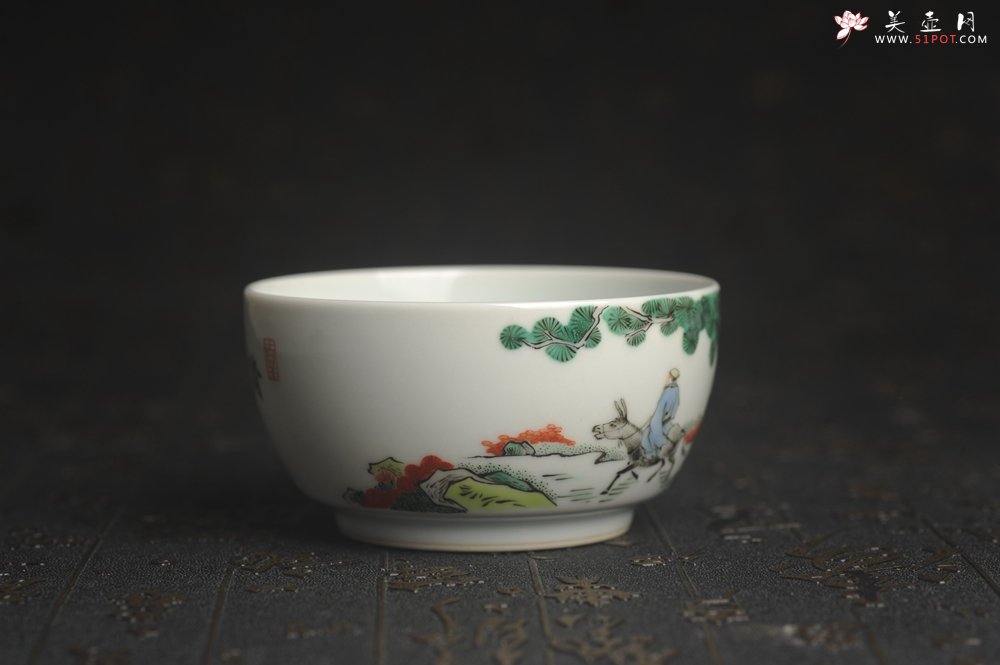 紫砂壶图片：玄辰器 精品古彩踏歌行主人杯压手杯 景德镇茶杯 茶人醉爱 - 美壶网