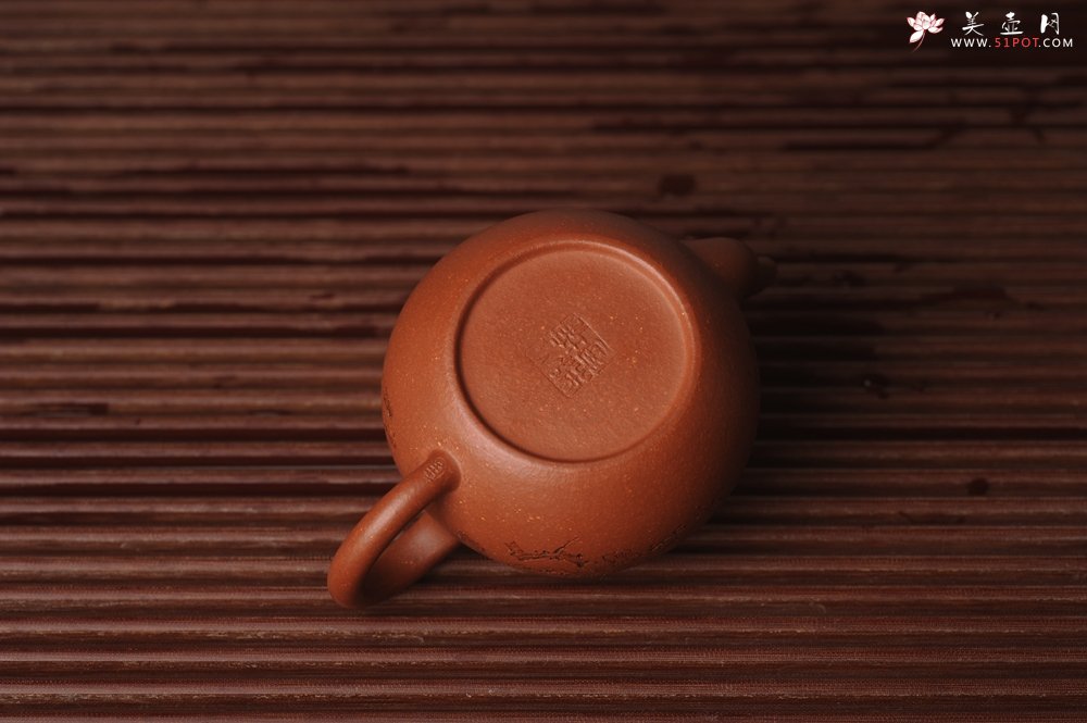 紫砂壶图片：潜力股周小培原创全手工缘德壶 通转梅花 特文气 - 美壶网