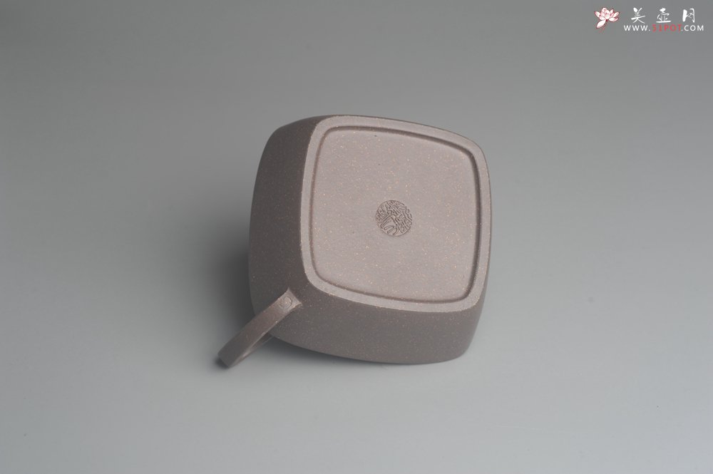 紫砂壶图片：美壶特惠 精致青灰段泥四方无名壶 茶人醉爱 - 美壶网