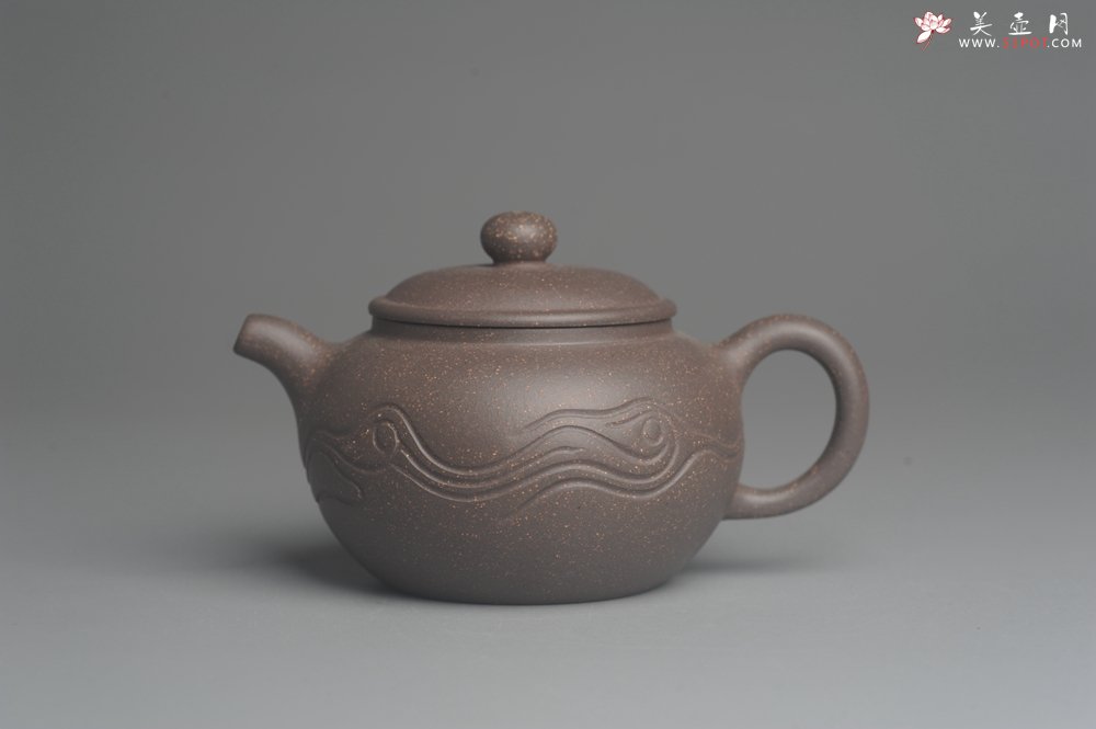 紫砂壶图片：美壶特惠 优质青灰段泥精致行云流水套组 一壶（180cc）二杯一醒茶罐（280cc） - 美壶网