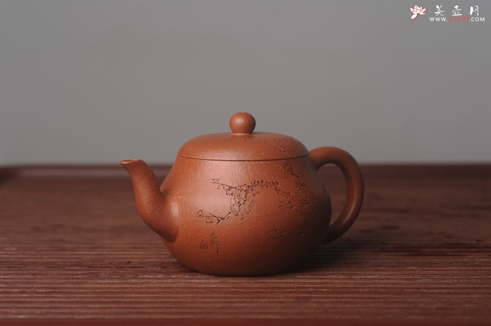 紫砂壶图片：潜力股周小培原创全手工缘德壶 通转梅花 特文气 - 美壶网