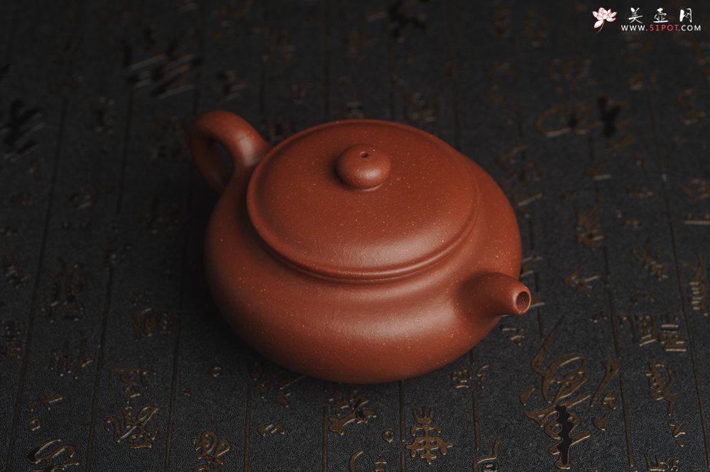 紫砂壶图片：美壶特惠  精致特好降坡泥扁仿古 茶人醉爱 - 美壶网