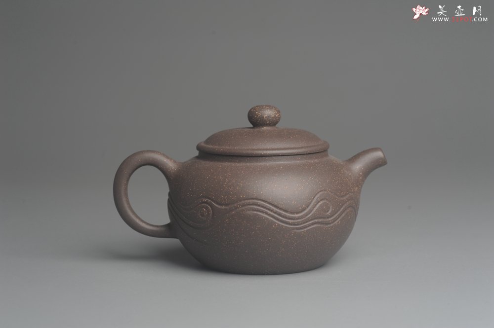 紫砂壶图片：美壶特惠 优质青灰段泥精致行云流水套组 一壶（180cc）二杯一醒茶罐（280cc） - 美壶网