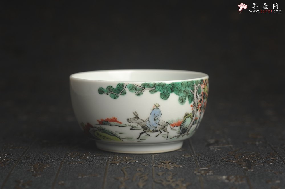 紫砂壶图片：玄辰器 精品古彩踏歌行主人杯压手杯 景德镇茶杯 茶人醉爱 - 美壶网