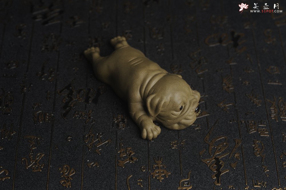 紫砂壶图片：美宠特惠 油润老青段沙皮狗茶宠 精工长13cm宽4到6.5cm高4cm - 美壶网