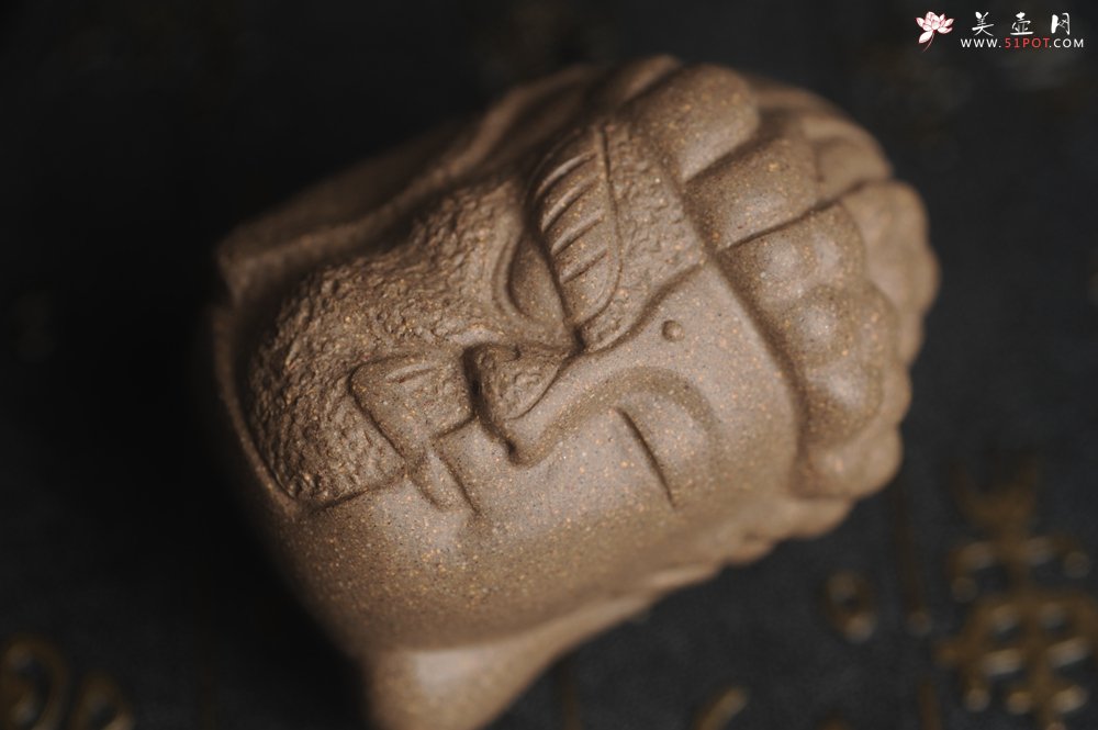 紫砂壶图片：美宠特惠 回馈壶友 精致青段泥是佛是魔 一念之间 手把件茶宠高5.8cm宽4.5cm左右 - 美壶网