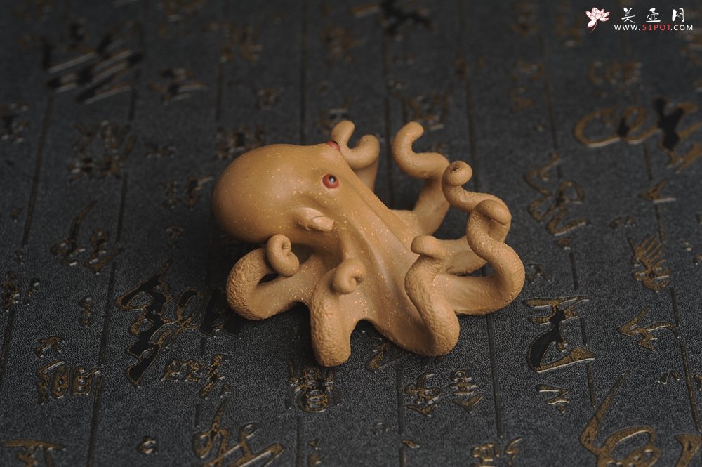 紫砂壶图片：美宠特惠 精致大号八爪鱼紫砂茶宠 直径8.5cm高5cm左右 寓意八方来财 - 美壶网