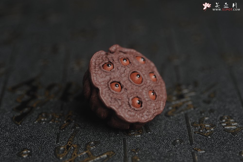 紫砂壶图片：美宠特惠 精致迷你紫泥小莲蓬茶宠摆件 莲子可动有趣 直径3.8cm高2.8cm左右 - 美壶网