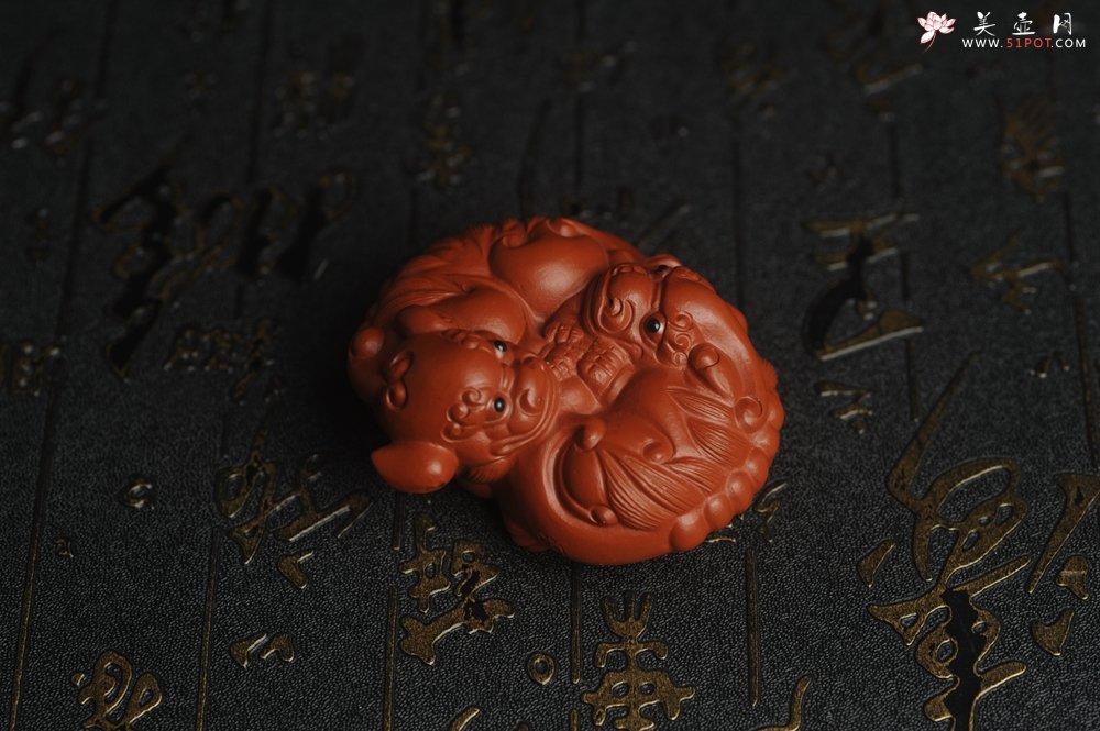 紫砂壶图片：美宠特惠 精致大红袍朱泥镇宅对狮子紫砂茶宠摆件 长6.5cm宽5.5cm高3.5cm - 美壶网