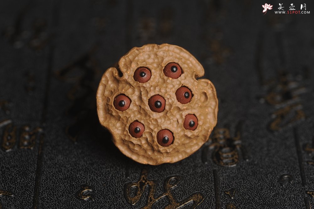 紫砂壶图片：美宠特惠 精致迷你紫砂小莲蓬茶宠摆件 莲子可动有趣 直径3.8cm高2.8cm左右 - 美壶网