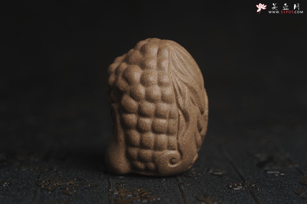 紫砂壶图片：美宠特惠 回馈壶友 精致青段泥是佛是魔 一念之间 手把件茶宠高5.8cm宽4.5cm左右 - 美壶网