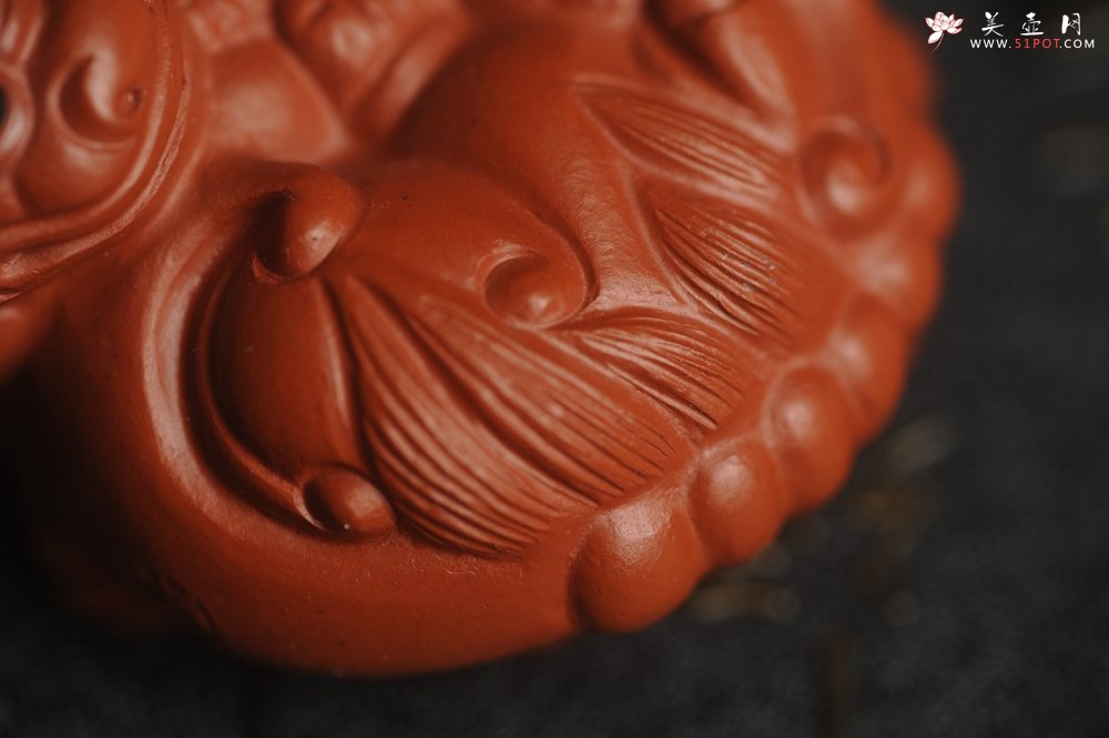 紫砂壶图片：美宠特惠 精致大红袍朱泥镇宅对狮子紫砂茶宠摆件 长6.5cm宽5.5cm高3.5cm - 美壶网