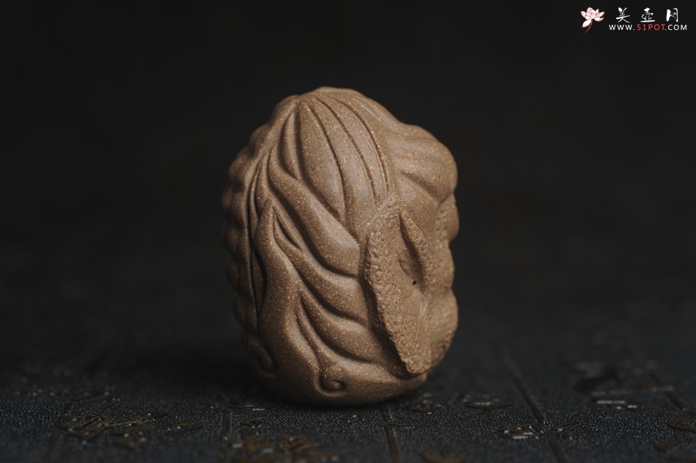 紫砂壶图片：美宠特惠 回馈壶友 精致青段泥是佛是魔 一念之间 手把件茶宠高5.8cm宽4.5cm左右 - 美壶网