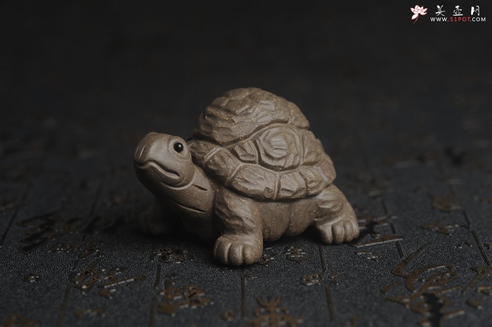 紫砂壶图片：美宠特惠精致青段石敢当 镇宅龟茶宠摆件长8cm宽6cm高4.5cm - 美壶网