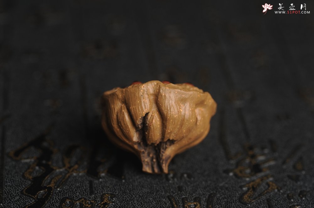 紫砂壶图片：美宠特惠 精致迷你紫砂小莲蓬茶宠摆件 莲子可动有趣 直径3.8cm高2.8cm左右 - 美壶网