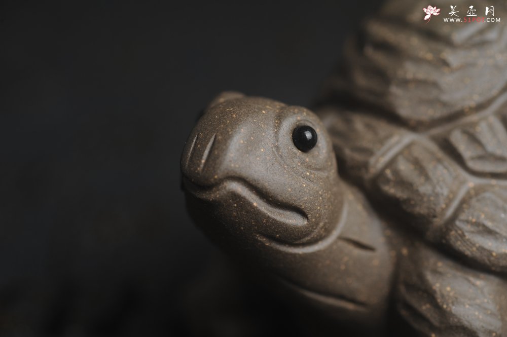 紫砂壶图片：美宠特惠精致青段石敢当 镇宅龟茶宠摆件长8cm宽6cm高4.5cm - 美壶网