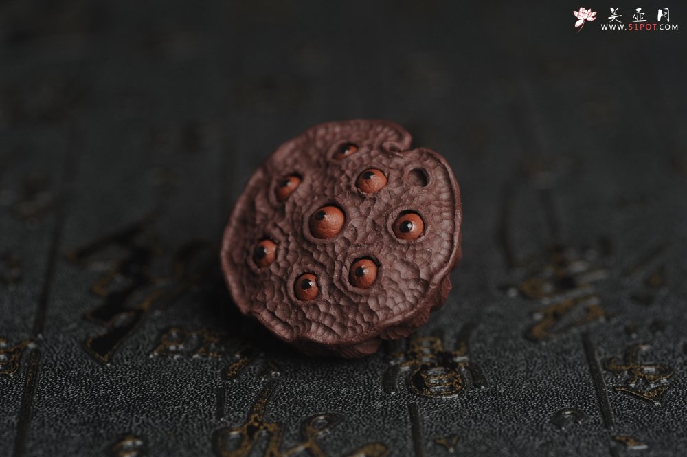 紫砂壶图片：美宠特惠 精致迷你紫泥小莲蓬茶宠摆件 莲子可动有趣 直径3.8cm高2.8cm左右 - 美壶网