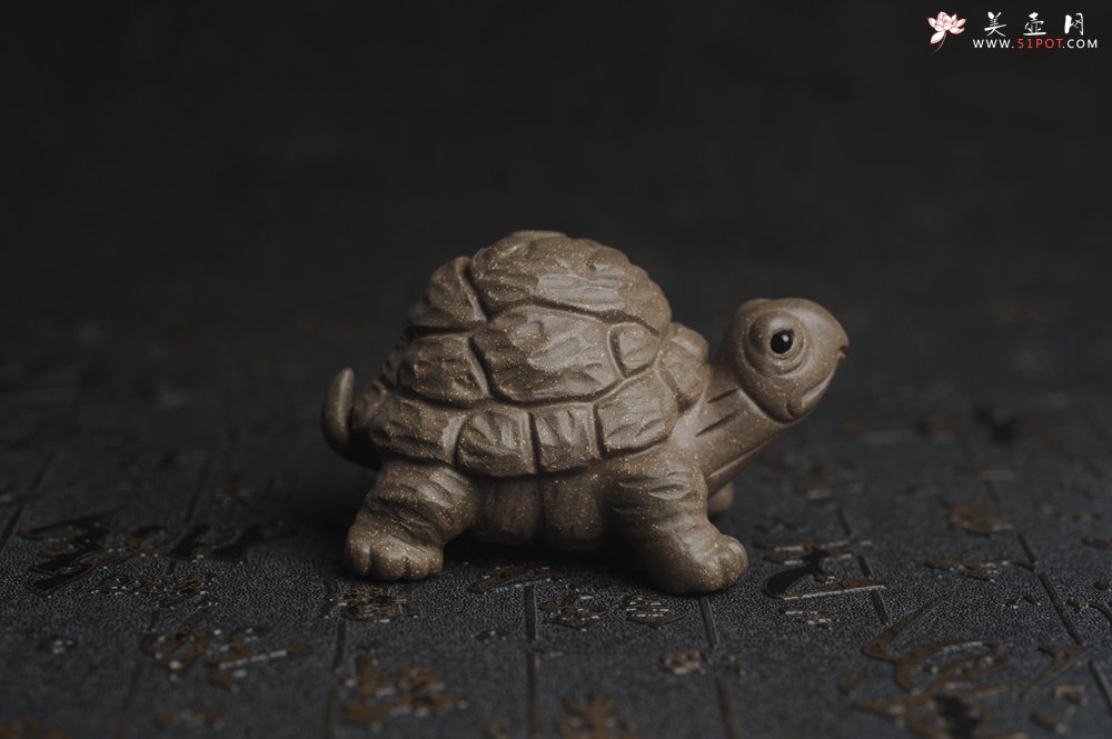 紫砂壶图片：美宠特惠精致青段石敢当 镇宅龟茶宠摆件长8cm宽6cm高4.5cm - 美壶网
