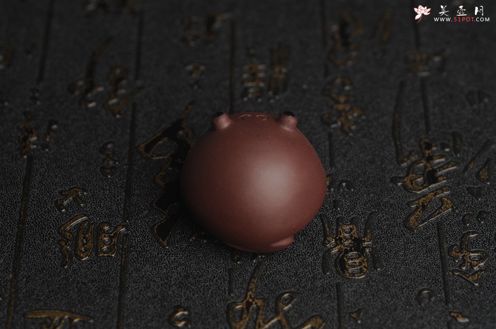 紫砂壶图片：美宠特惠 超可爱的精工紫泥萌蛤蟆紫砂茶宠摆件 长3.5cm宽4cm高3cm - 美壶网