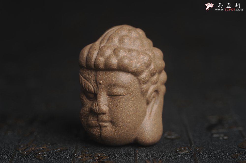 紫砂壶图片：美宠特惠 回馈壶友 精致青段泥是佛是魔 一念之间 手把件茶宠高5.8cm宽4.5cm左右 - 美壶网