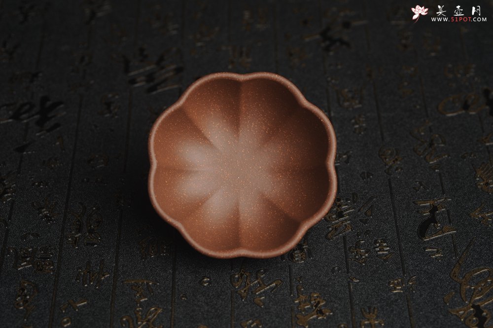 紫砂壶图片：美杯特惠 精致调砂紫泥菱花杯90cc 茶人醉爱 - 美壶网