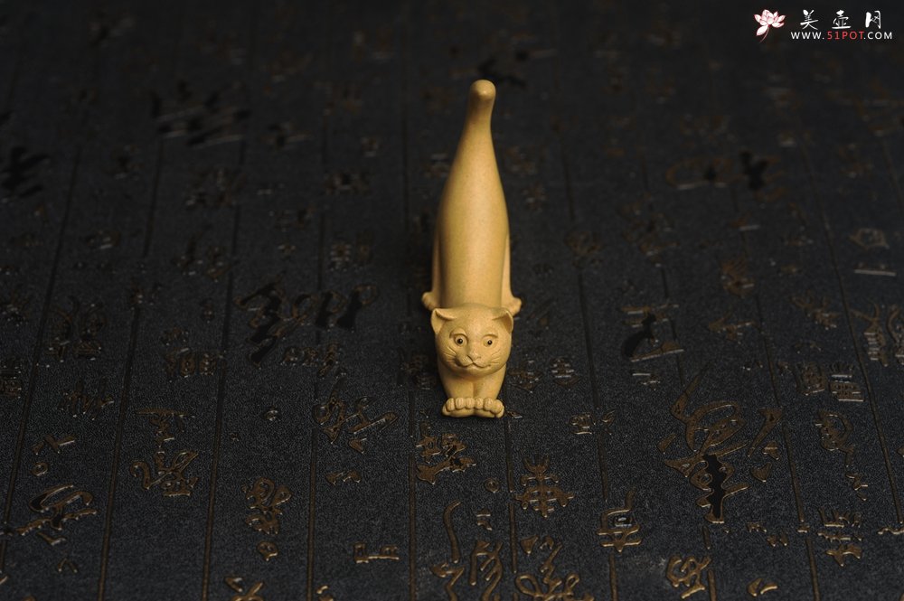 紫砂壶图片：美宠特惠 精品特好黄段龙猫茶宠摆件 笔架 长8cm宽2cm高7.5cm - 美壶网