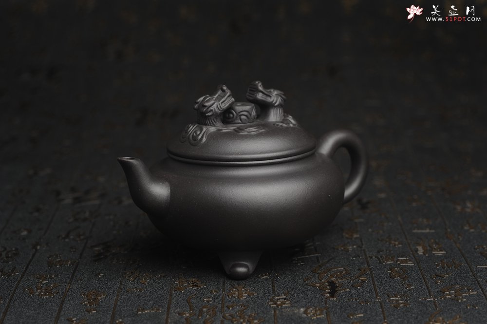 紫砂壶图片：美壶年底特惠 精致优质黑料双龙祥云壶 - 美壶网