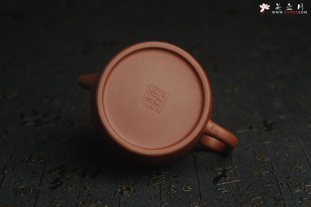 紫砂壶图片：美壶特惠  精致老清水泥高德中茶壶 装饰柳树下童子读书图 特文气 - 美壶网