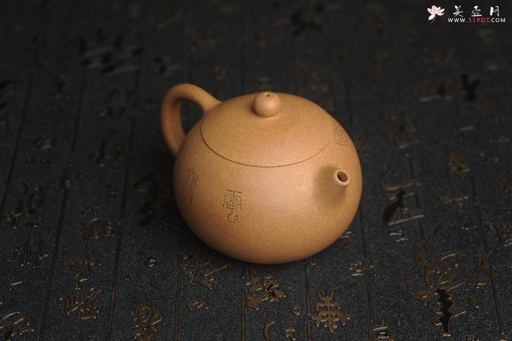 紫砂壶图片：油润老黄段泥(此泥料属于家藏老料！油润无比，识者自知！)全手工小品西施 装饰云鹤特文气 - 美壶网