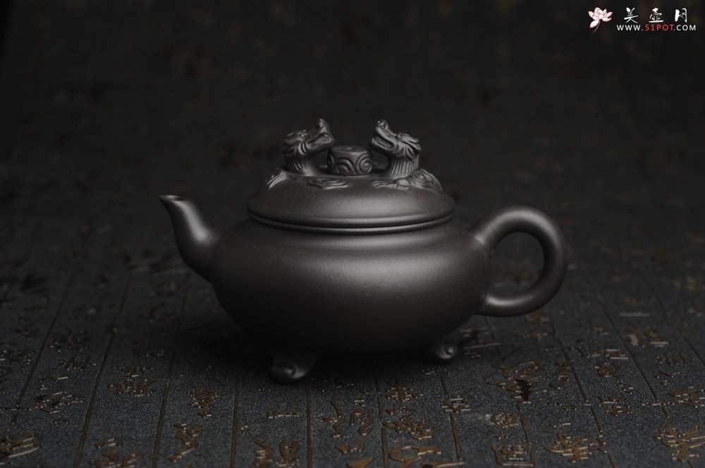 紫砂壶图片：美壶年底特惠 精致优质黑料双龙祥云壶 - 美壶网