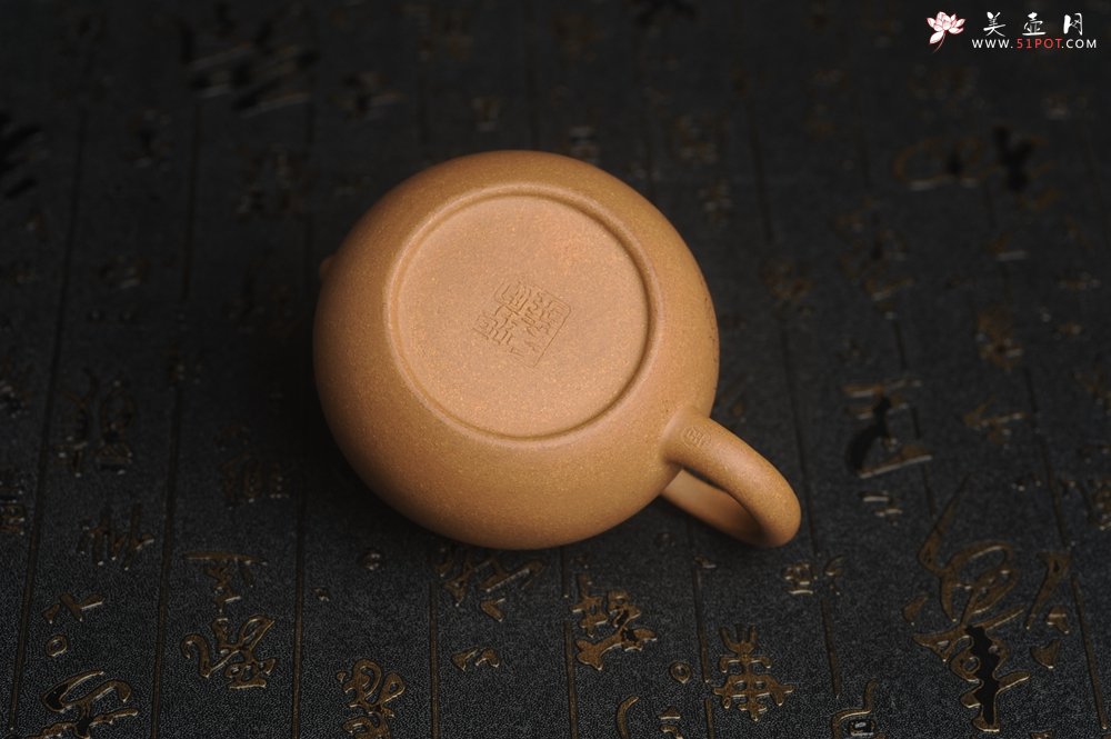 紫砂壶图片：油润老黄段泥(此泥料属于家藏老料！油润无比，识者自知！)全手工小品西施 装饰云鹤特文气 - 美壶网