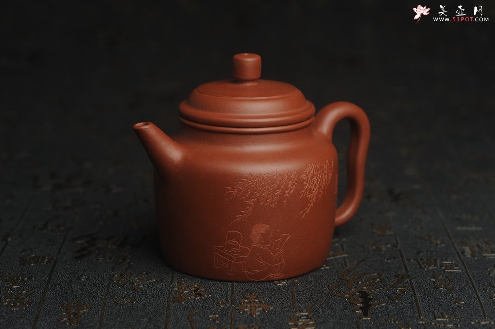 紫砂壶图片：美壶特惠  精致老清水泥高德中茶壶 装饰柳树下童子读书图 特文气 - 美壶网