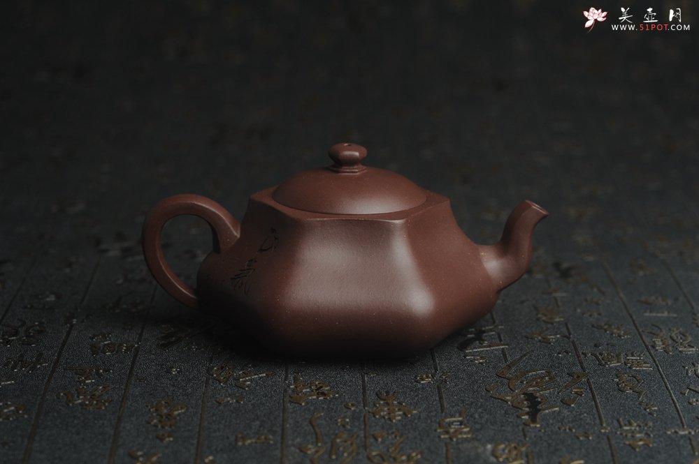 紫砂壶图片：美壶特惠 精致老紫泥六方福缘壶 茶人醉爱 - 美壶网