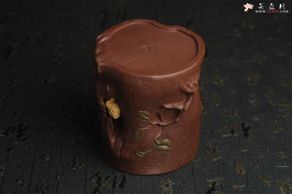 紫砂壶图片：美筒特惠 精致全手工紫泥藏蟾笔筒 高12cm直径10cm 贴叶灵动 金蟾生动 - 美壶网