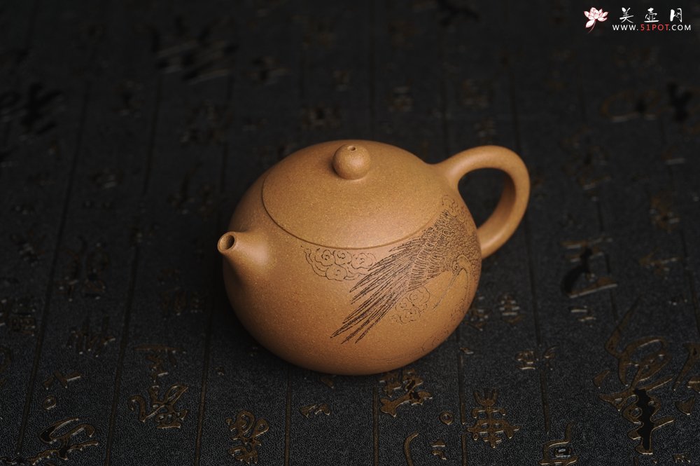 紫砂壶图片：油润老黄段泥(此泥料属于家藏老料！油润无比，识者自知！)全手工小品西施 装饰云鹤特文气 - 美壶网