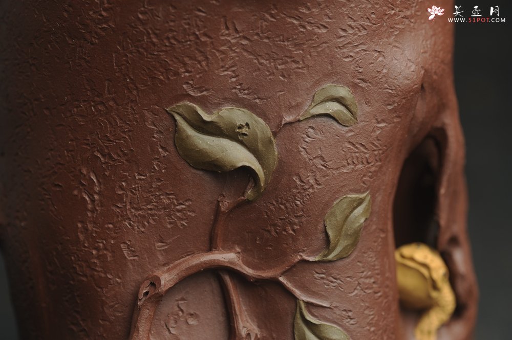 紫砂壶图片：美筒特惠 精致全手工紫泥藏蟾笔筒 高12cm直径10cm 贴叶灵动 金蟾生动 - 美壶网