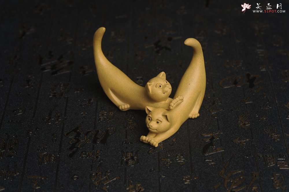 紫砂壶图片：美宠特惠 精品特好黄段龙猫茶宠摆件 笔架 长8cm宽2cm高7.5cm - 美壶网