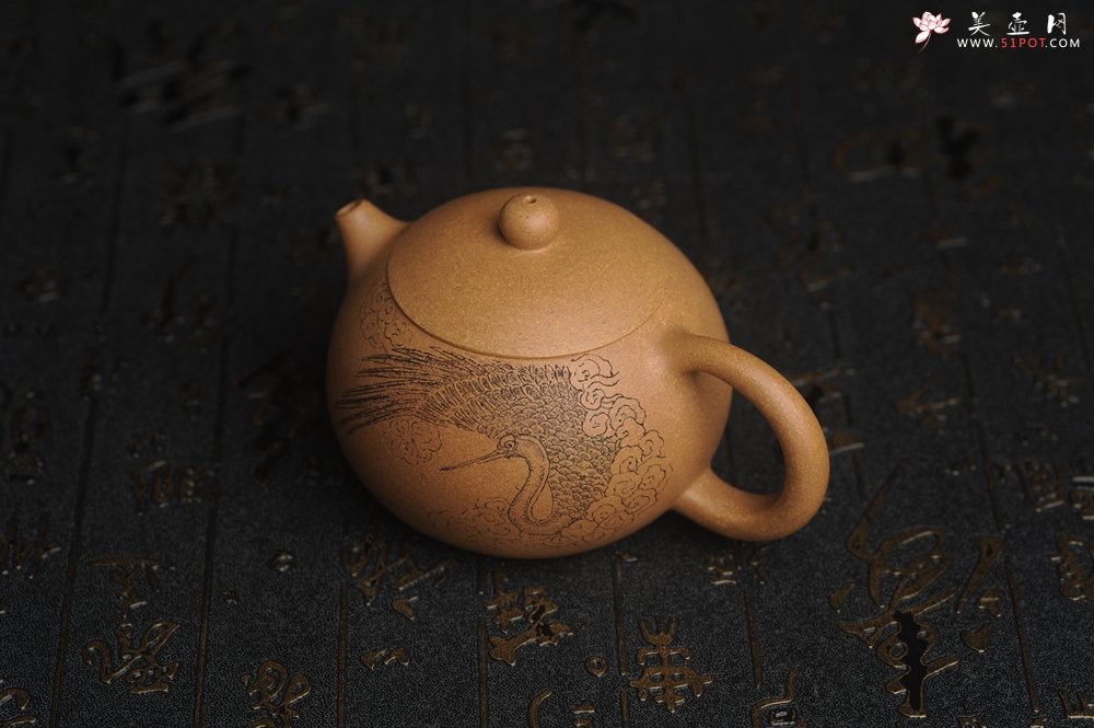 紫砂壶图片：油润老黄段泥(此泥料属于家藏老料！油润无比，识者自知！)全手工小品西施 装饰云鹤特文气 - 美壶网