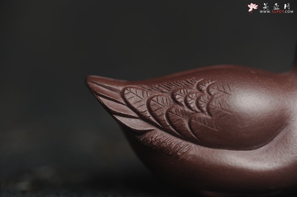 紫砂壶图片：美宠特惠 超精工特好紫泥呆萌小鸭茶宠摆件 长6宽2.5高3cm - 美壶网