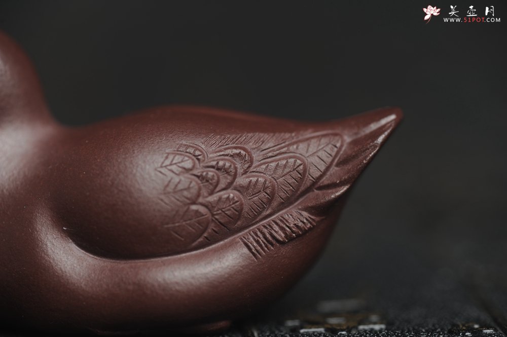 紫砂壶图片：美宠特惠 超精工特好紫泥呆萌小鸭茶宠摆件 长6宽2.5高3cm - 美壶网