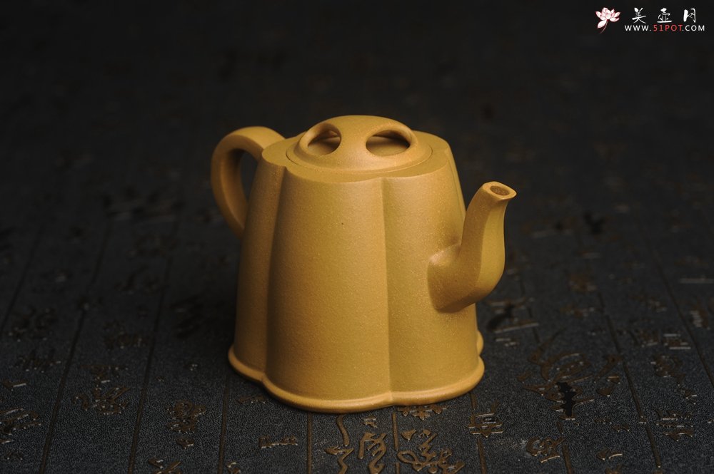 紫砂壶图片：美壶特惠 精致黄金段泥井泉壶 茶壶 茶人醉爱 - 美壶网