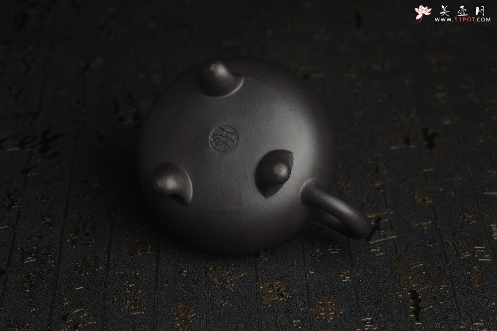 紫砂壶图片：美壶年底特惠 精致优质黑料双龙祥云壶 - 美壶网